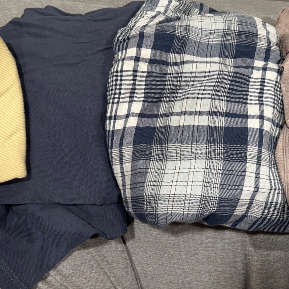 Bundle of Clothes - Picture 4 of 4